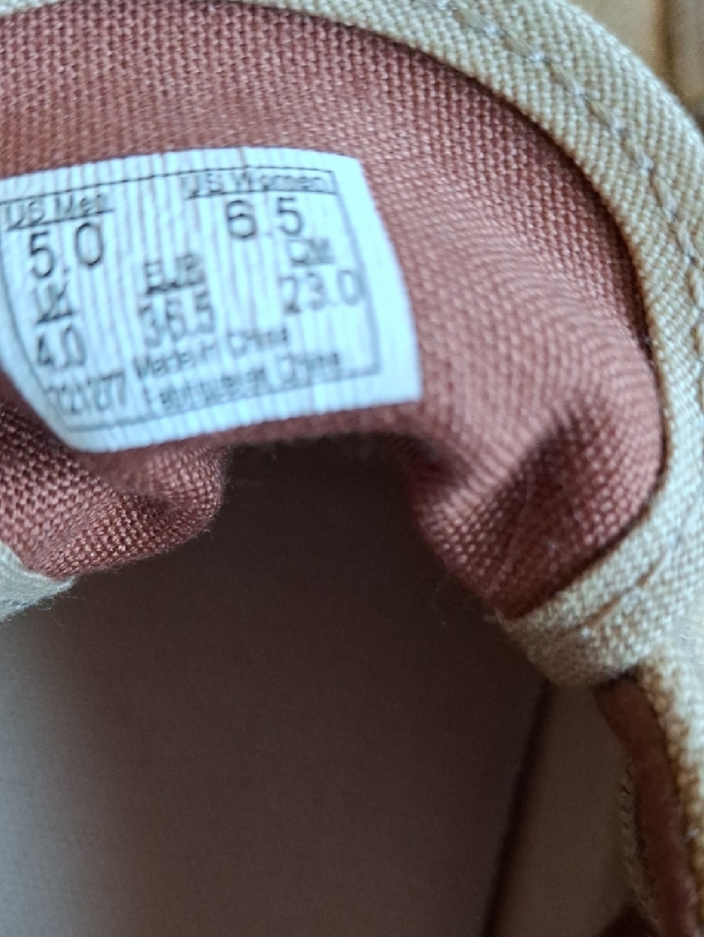 Vans Woman/ Mens Low-Top Vans Sneakers in Tan - Picture 4 of 9